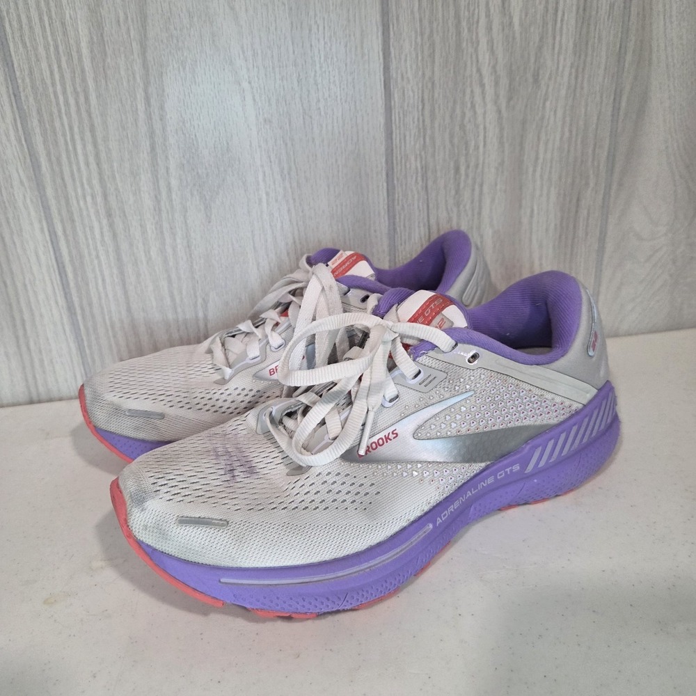 Brooks Women's 8 B Med Adrenaline GTS 22 Support Running Shoes